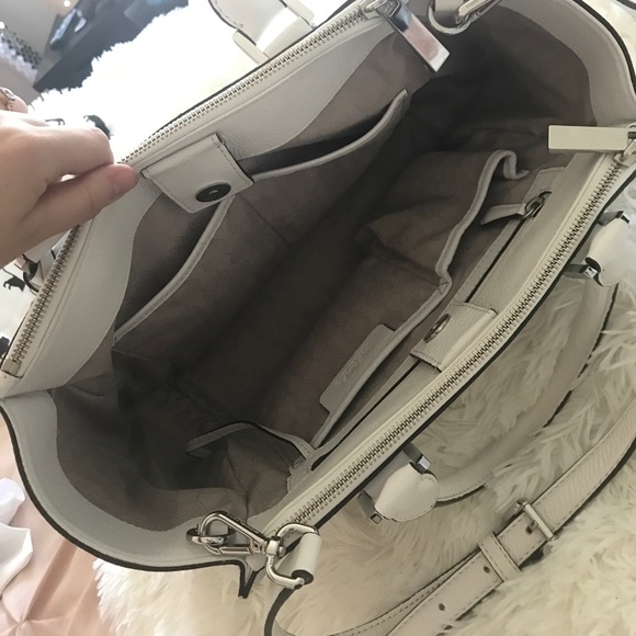 Michael Kors Bag with lots of zippers - Picture 4 of 8